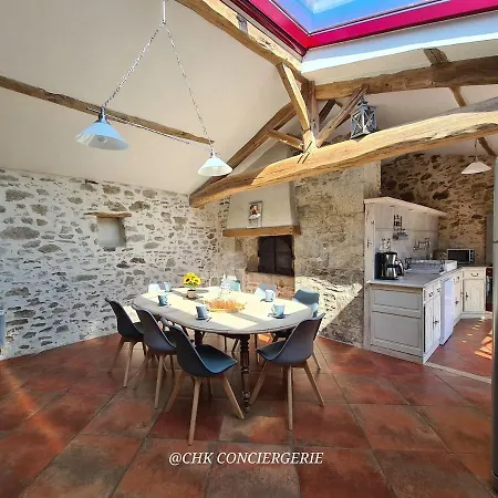 Casa vacanze La Dorgisière - Ferme Du Xviie Rénovée, Grand Jardin Arboré à 15 Min Du Puy Dufou *