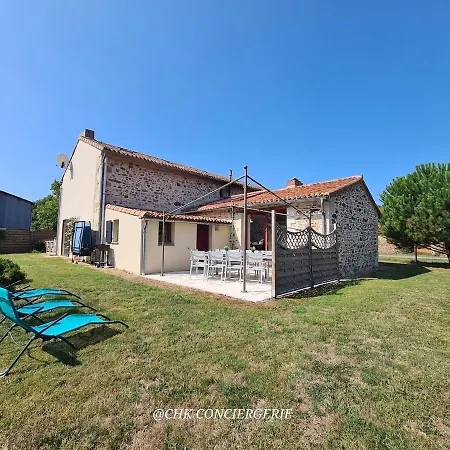 Casa vacanze La Dorgisière - Ferme Du Xviie Rénovée, Grand Jardin Arboré à 15 Min Du Puy Dufou *