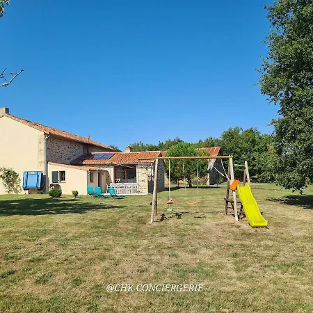 La Dorgisière - Ferme Du Xviie Rénovée, Grand Jardin Arboré à 15 Min Du Puy Dufou *