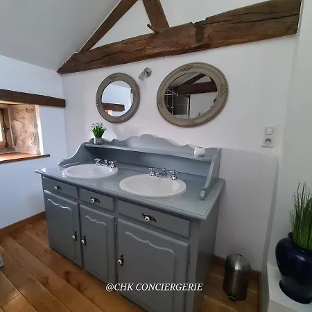 La Dorgisiere - Ferme Du Xviie Renovee, Grand Jardin Arbore A 15 Min Du Puy Dufou بيت للعطل