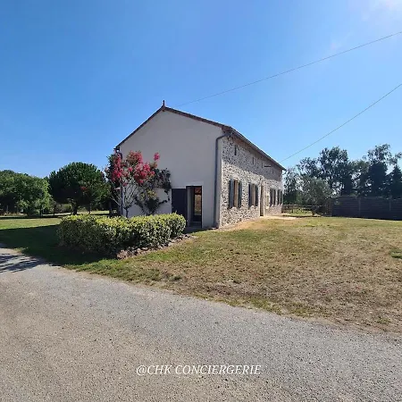 La Dorgisière - Ferme Du Xviie Rénovée, Grand Jardin Arboré à 15 Min Du Puy Dufou *