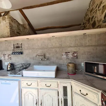 La Dorgisière - Ferme Du Xviie Rénovée, Grand Jardin Arboré à 15 Min Du Puy Dufou