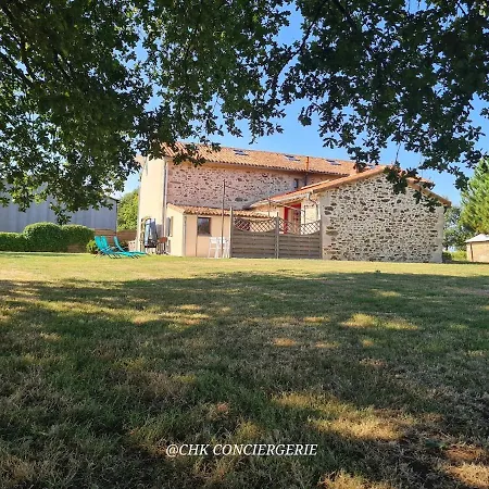 La Dorgisière - Ferme Du Xviie Rénovée, Grand Jardin Arboré à 15 Min Du Puy Dufou *