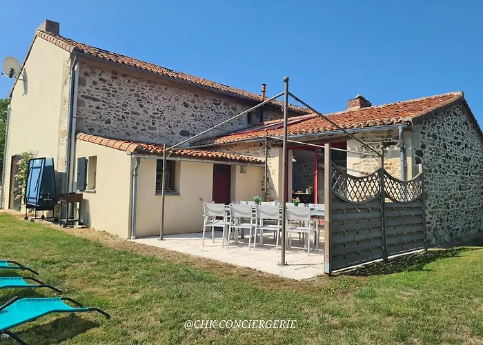 La Dorgisière - Ferme Du Xviie Rénovée, Grand Jardin Arboré à 15 Min Du Puy Dufou