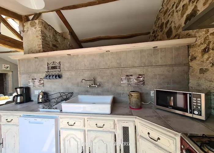 La Dorgisière - Ferme Du Xviie Rénovée, Grand Jardin Arboré à 15 Min Du Puy Dufou