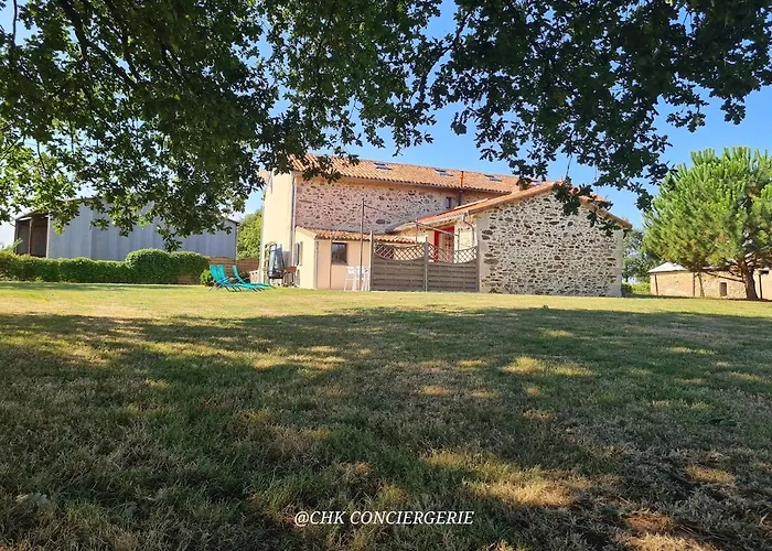 La Dorgisière - Ferme Du Xviie Rénovée, Grand Jardin Arboré à 15 Min Du Puy Dufou *
